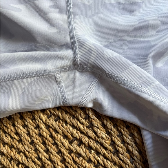 Lululemon Wunder Under Leggings, size 8, grey camo - Picture 3 of 5